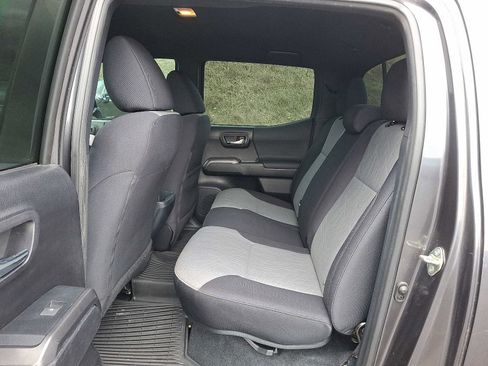 Used 2020 Toyota Tacoma TRD Sport image 10