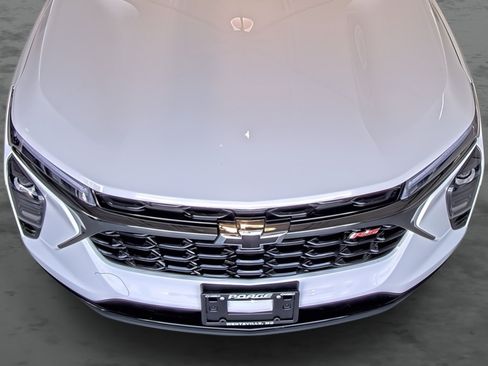 Certified 2025 Chevrolet Trax RS w/ Driver Confidence Package FWD image 18