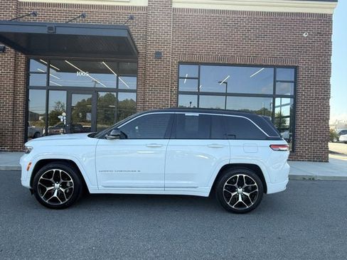 Used 2024 Jeep Grand Cherokee Summit AWD/4WD image 3
