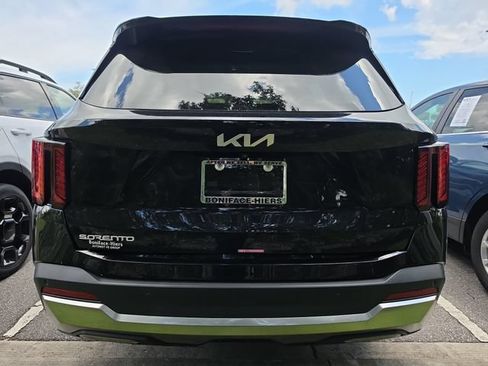 Certified 2025 Kia Sorento S w/ Panoramic Sunroof Package FWD image 5