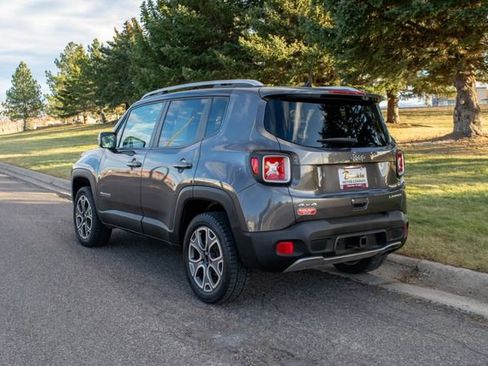 Used 2018 Jeep Renegade Limited w/ Trailer Tow Group image 5