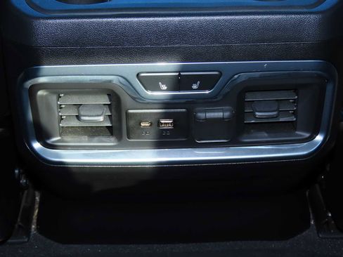 Used 2019 Chevrolet Silverado 1500 High Country image 25