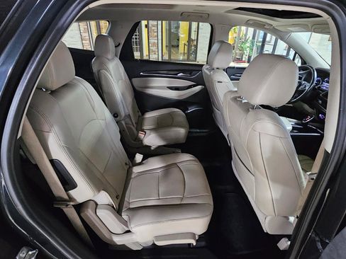 Used 2020 Buick Enclave Essence image 16