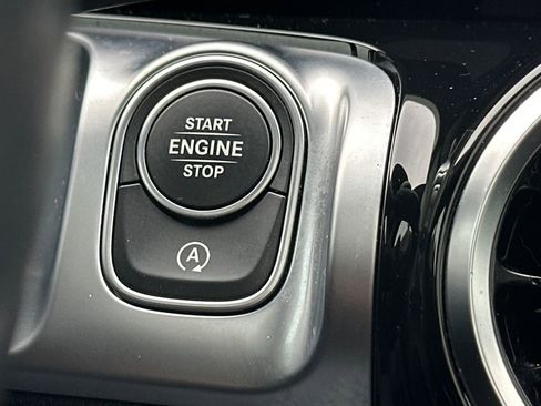 Used 2023 Mercedes-Benz GLB 250 4MATIC image 23