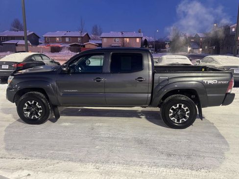 Used 2015 Toyota Tacoma PreRunner image 2