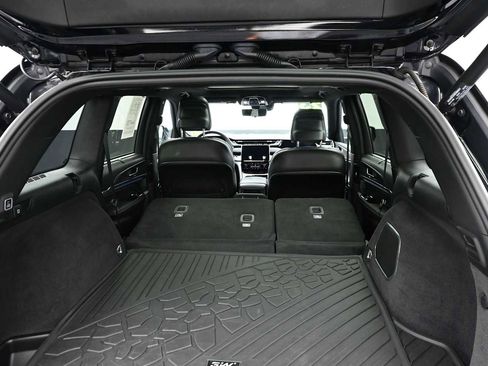 Used 2023 Jeep Grand Cherokee Overland w/ Luxury Tech Group IV AWD/4WD image 57