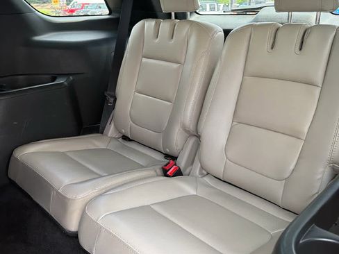 Used 2018 Ford Explorer XLT w/ Equipment Group 202A AWD/4WD image 11