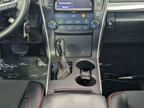 Used 2016 Toyota Camry SE FWD image 34