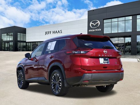 Used 2025 Nissan Rogue SL w/ Tech Package image 2