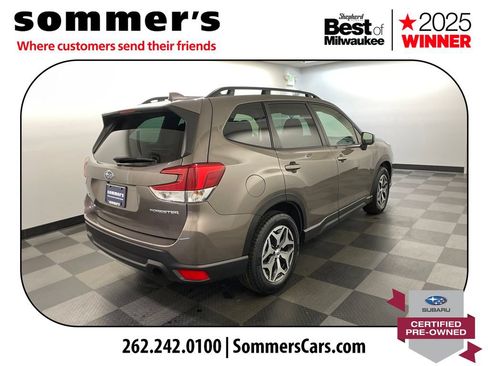 Used 2023 Subaru Forester Premium AWD/4WD image 6