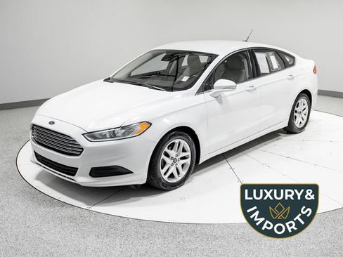 Used 2016 Ford Fusion SE FWD image 1