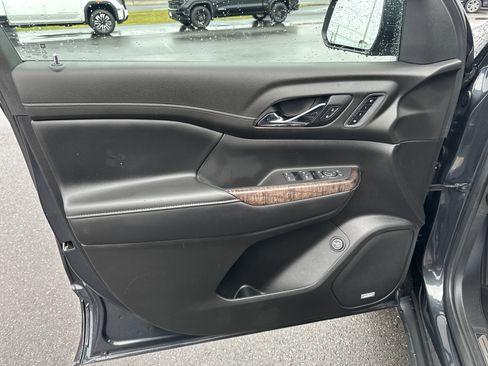 Used 2021 GMC Acadia Denali image 11