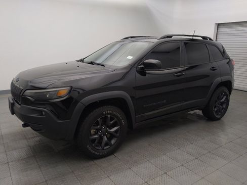 Used 2019 Jeep Cherokee Latitude image 2