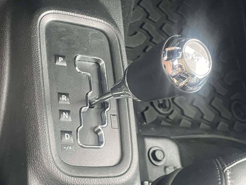 Used 2017 Jeep Wrangler Unlimited Sahara AWD/4WD image 20