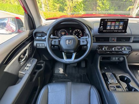Certified 2025 Honda Pilot Touring image 20