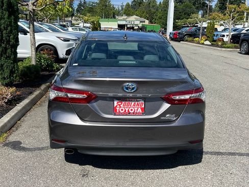 Used 2019 Toyota Camry XLE FWD image 8