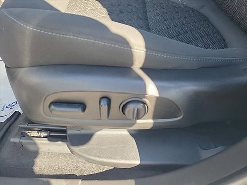 Used 2019 Chevrolet Blazer LT image 15