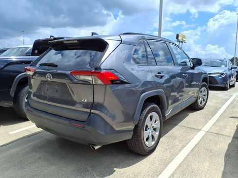 Used 2021 Toyota RAV4 LE FWD image 6