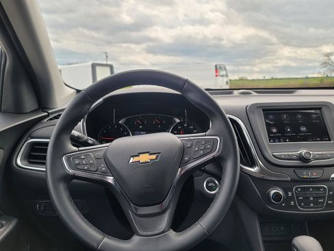 Used 2024 Chevrolet Equinox LT FWD image 16