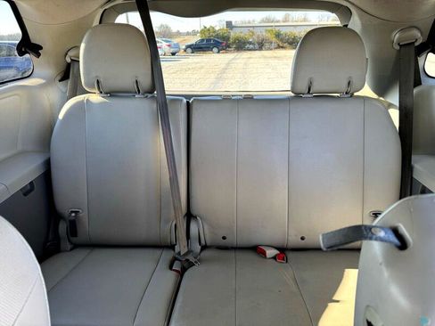 Used 2011 Toyota Sienna XLE image 13