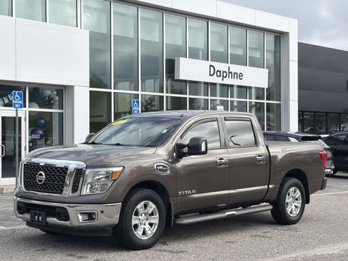 Used 2017 Nissan Titan SV image 8