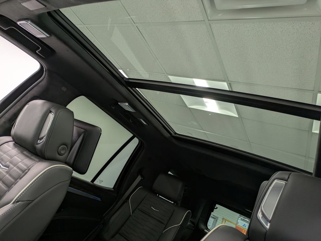 Used 2026 Cadillac Escalade Platinum Sport w/ LPO, Floor Liner Package AWD/4WD image 21