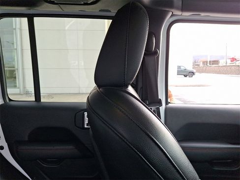 Used 2022 Jeep Gladiator Rubicon image 13