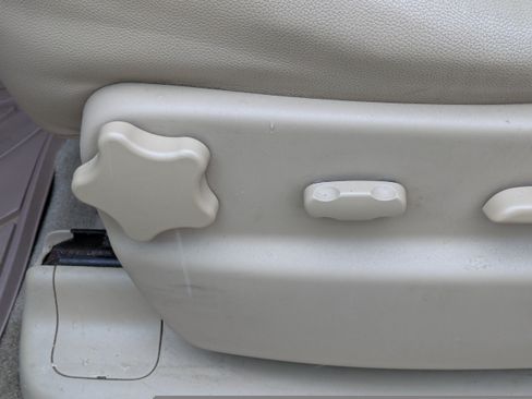 Used 2014 Chevrolet Suburban LT RWD image 20