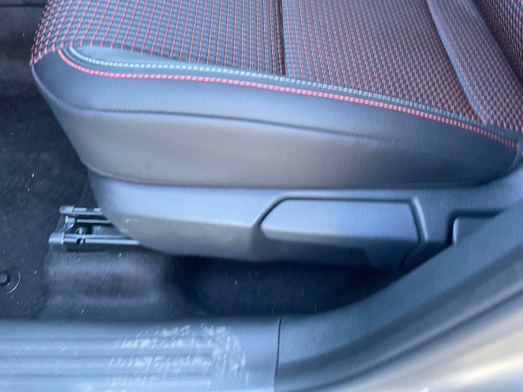 Used 2025 Nissan Kicks SR FWD image 21