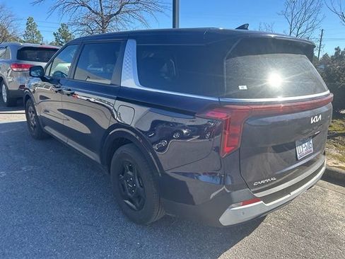 Certified 2025 Kia Carnival LXS image 8