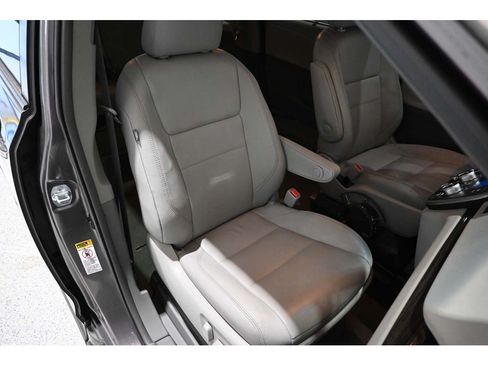 Used 2016 Toyota Sienna XLE w/ XLE Navigation Package FWD image 16