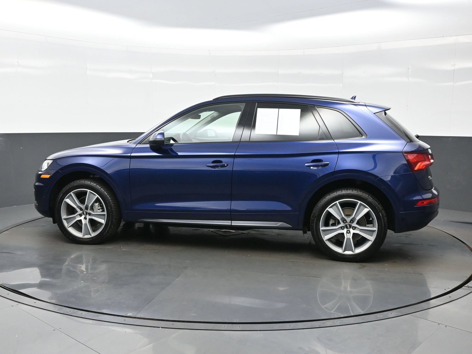Used 2020 Audi Q5 Prestige w/ Prestige Package AWD/4WD image 3