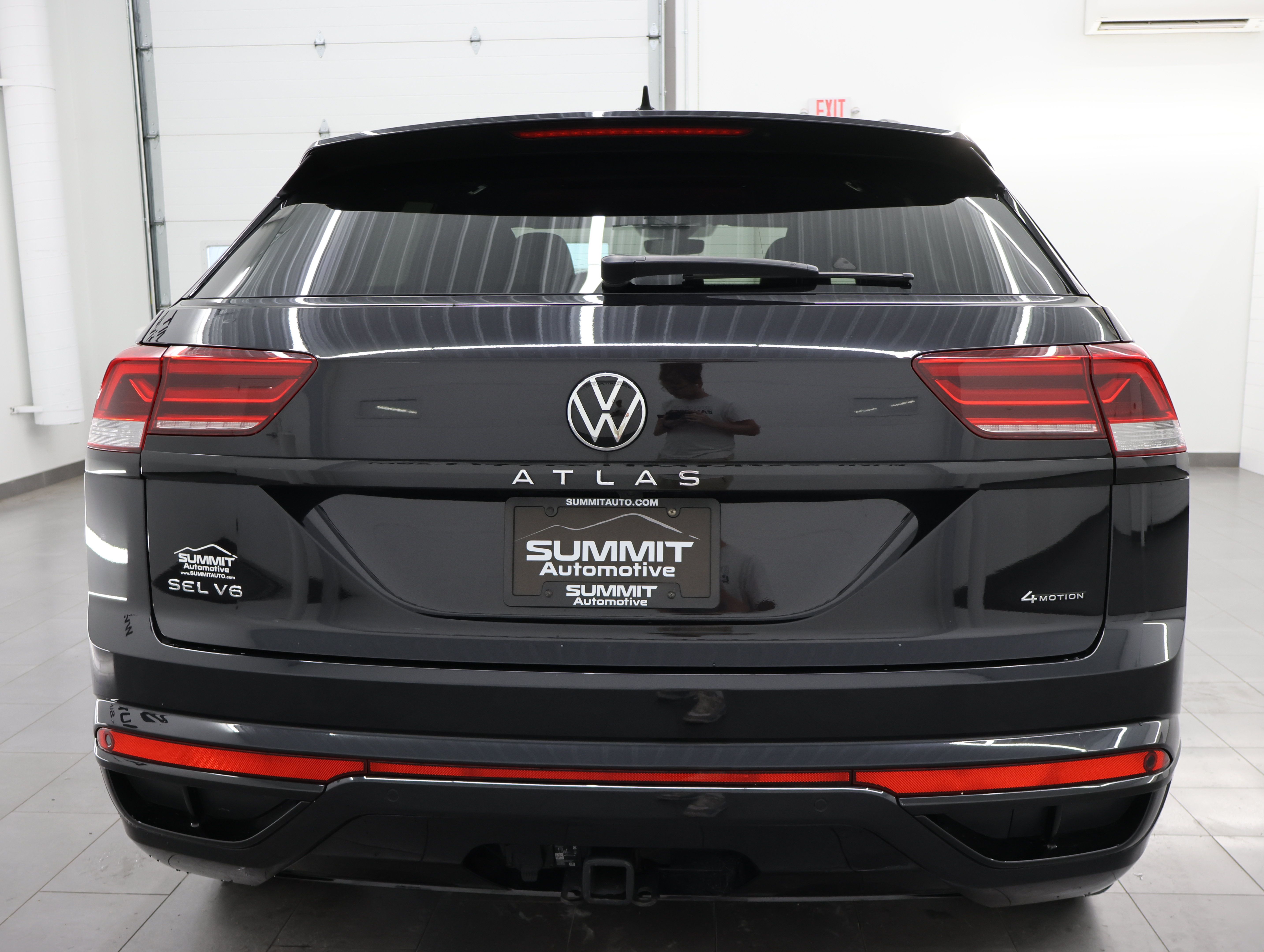 Used 2023 Volkswagen Atlas Cross Sport SEL R-Line AWD/4WD image 29