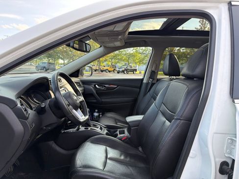 Used 2019 Nissan Rogue SL w/ Premium Package AWD/4WD image 11