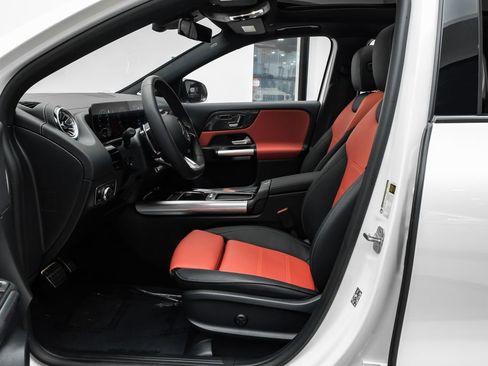 Used 2025 Mercedes-Benz GLA 35 AMG 4MATIC w/ Exclusive Trim Package image 9