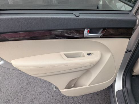 Used 2014 Kia Sorento LX FWD image 29