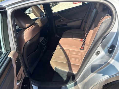 Used 2022 Lexus ES 300h Ultra Luxury w/ Accessory Package 2 FWD image 19