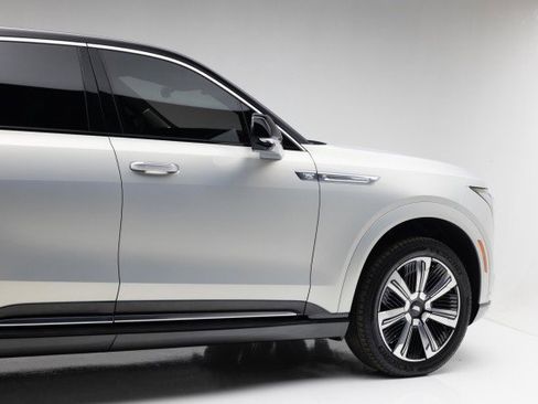 Used 2025 Cadillac Escalade IQ Luxury 2 image 31