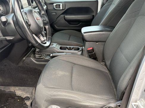 Used 2021 Jeep Gladiator Willys image 12