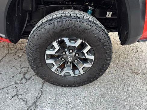 Used 2016 Toyota Tacoma TRD Off-Road w/ Towing Package image 7