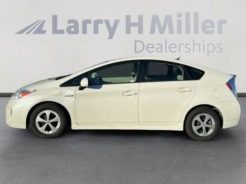 Used 2015 Toyota Prius Three image 2