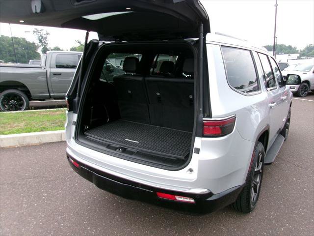 Certified 2024 Jeep Wagoneer Series III AWD/4WD image 18