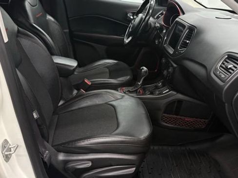Used 2020 Jeep Compass Trailhawk AWD/4WD image 32