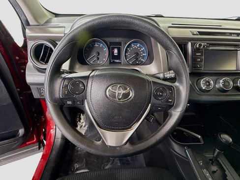 Used 2018 Toyota RAV4 LE image 13