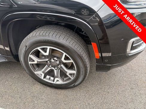 Used 2024 Jeep Wagoneer L Series III w/ Flexible Seating Group AWD/4WD image 2