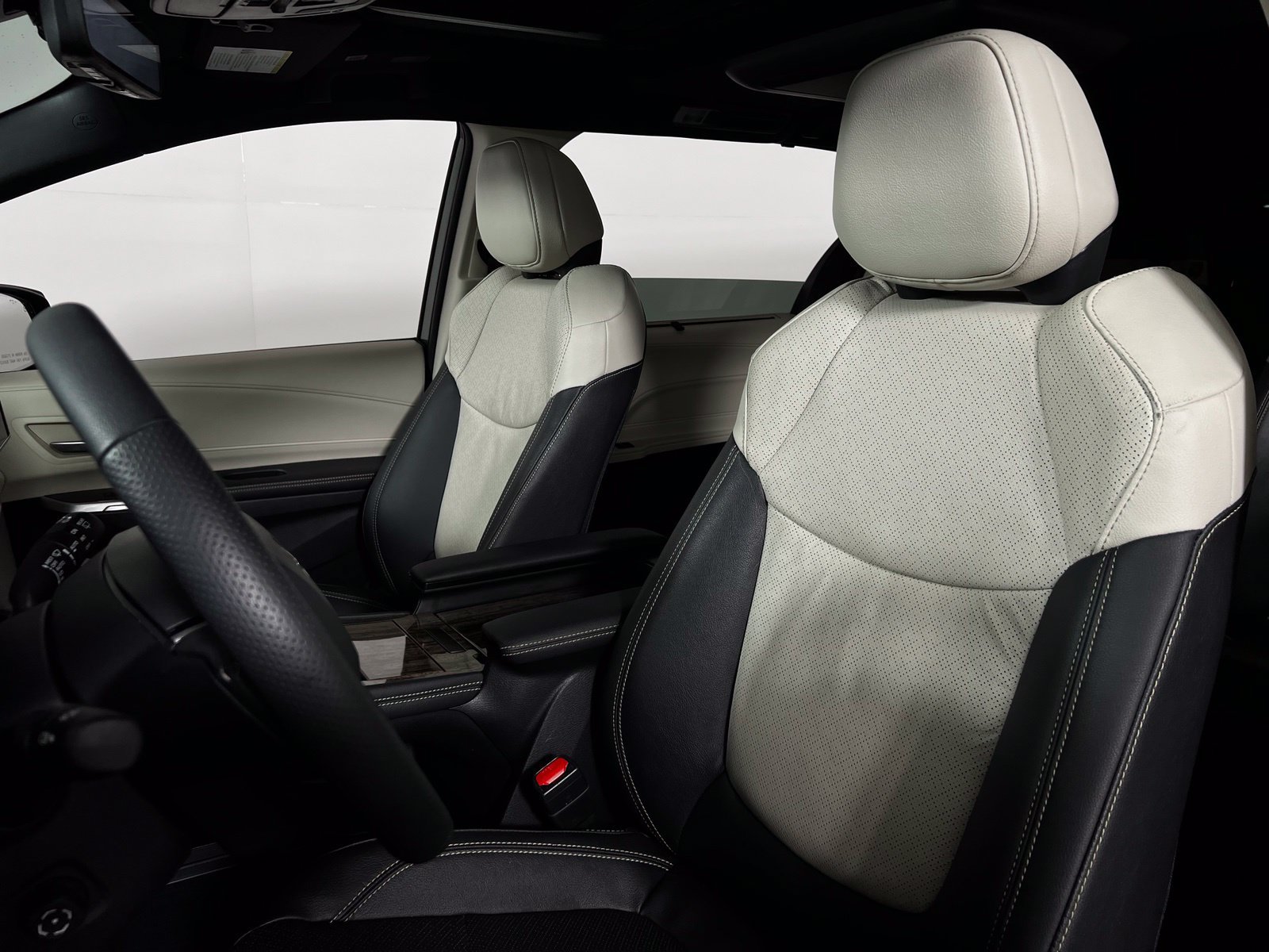 Certified 2025 Toyota Sienna Platinum FWD image 13