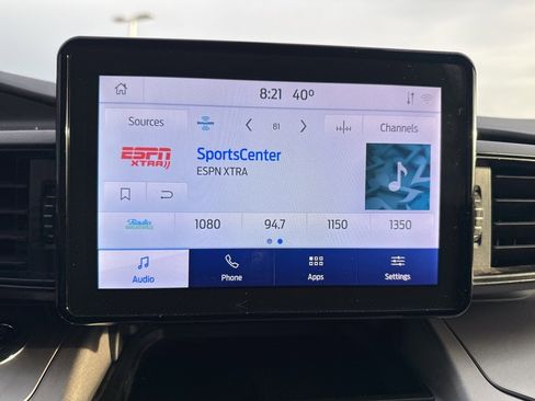 Used 2022 Ford Explorer XLT image 36