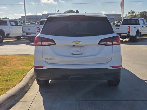 Used 2022 Chevrolet Equinox LS w/ LS Convenience Package FWD image 5