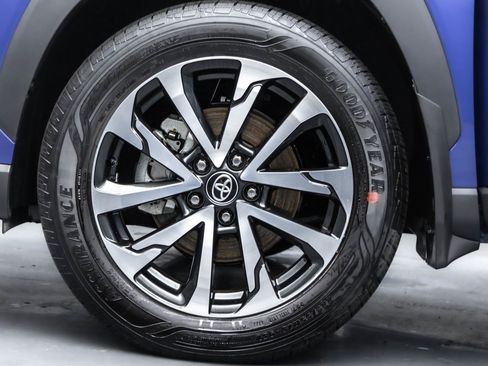 Used 2024 Toyota Corolla Cross XLE image 42