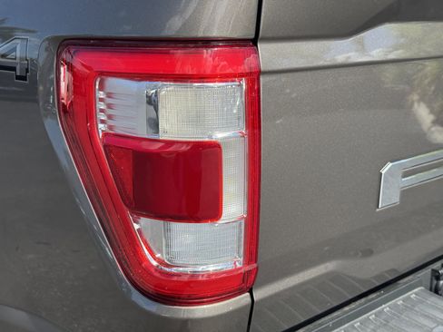 Used 2021 Ford F150 Lariat w/ Max Trailer Tow Package image 9